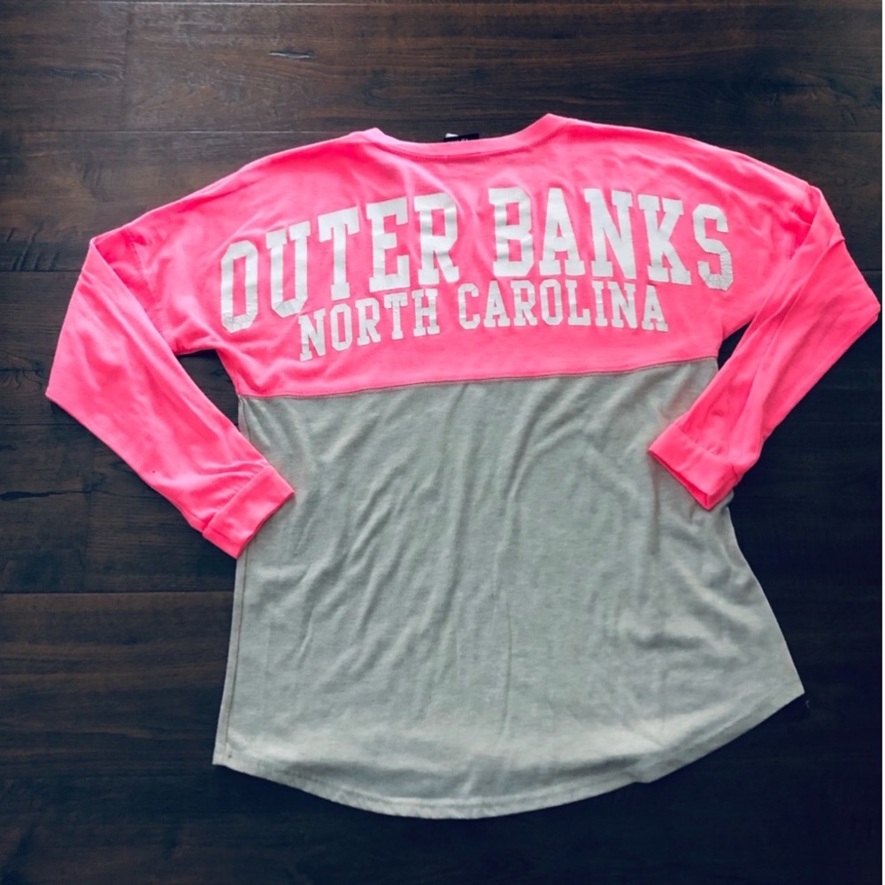 Cute and trendy OBX shirt!!